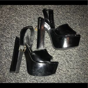 Steve Madden black platform sandals/heels